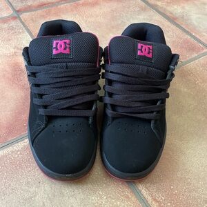 DC skull shoes pink and black